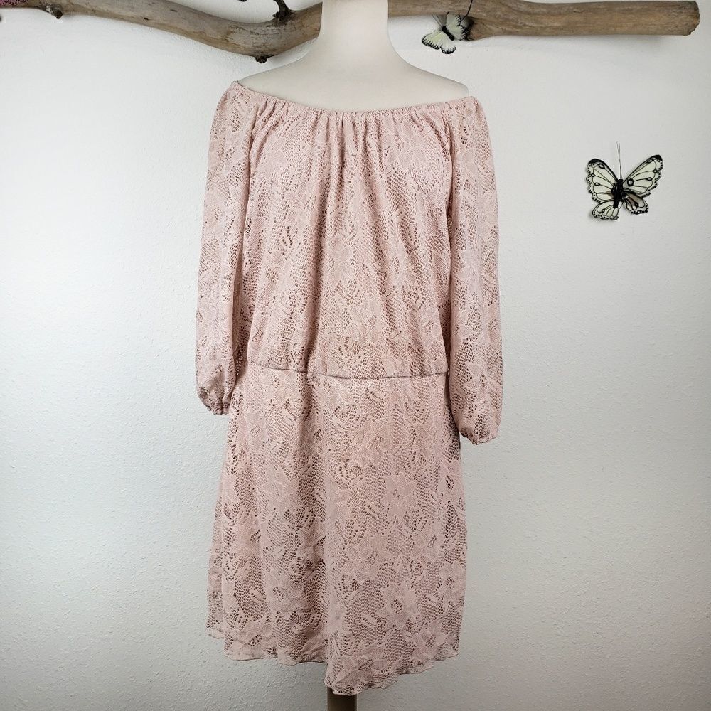 Heart & soul off shoulder blush crochet lace dress